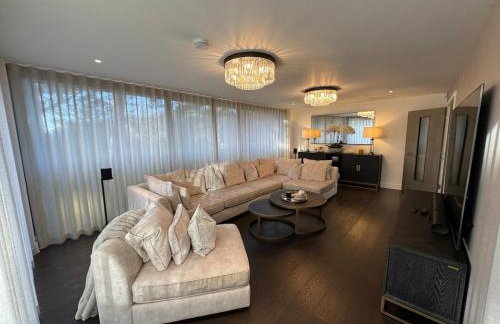 Luxury Villa - Hot Tub - Exclusive Offers - Amar Luxury Stays - Photo 38