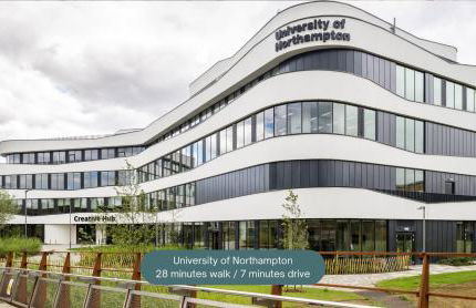 Stylish Duplex Apartment - Excellent Location - Free Parking, Virgin TV, Fast Wifi and Self-Check-In by Yoko Property - Photo 26