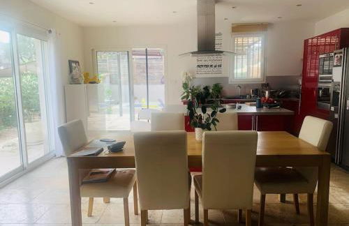 Belle villa récente de 120 m2 avec piscine - Photo 12