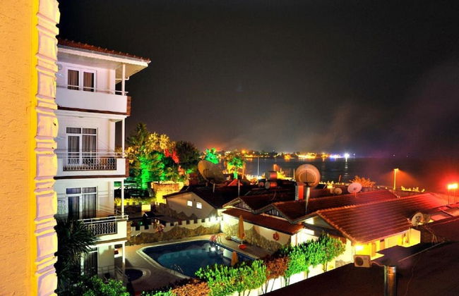 Beach Front Apartment Close to Centre of Side With all you Desire Sleeps up to 4 - Photo 13