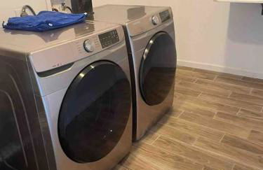 New Midtown Studio with Full Kitchen (Unit C) - Foto 14