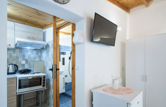 SkyFrame Apartments - Photo 12