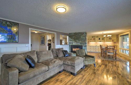 Breathtaking Port Ludlow Home with Deck and Yard - Foto 6