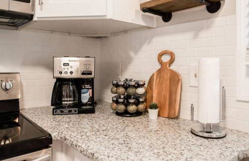 Modern + Cozy Townhome - minutes to Avalon w/king - Foto 35