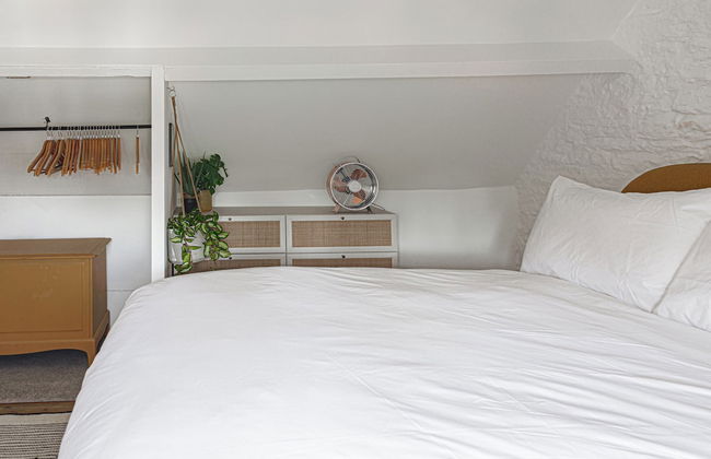 Stunning 2BD in the Heart of Malmesbury - Photo 6