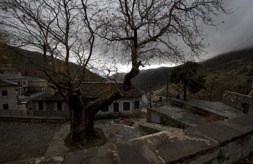 The Mountain House -mountain getaway - Photo 44