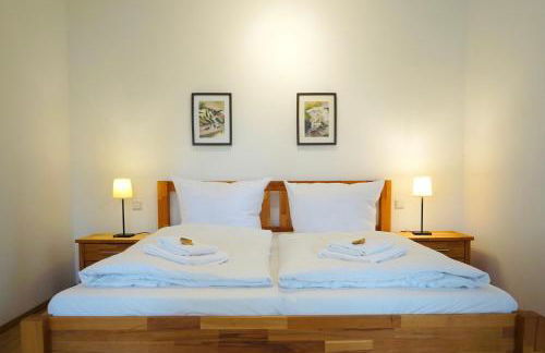 Wohnensemble mit 3 separaten Bereichen- 2 Küchen- 3 Badezimmer- 10 Personen- Garten- Parkplatz - Foto 4