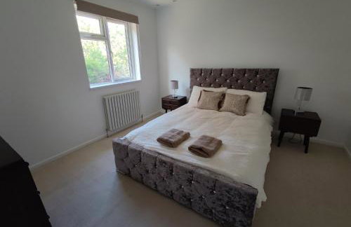 3 Bedrooms, PARKING 3 cars, GARDEN, Wi-fi, CONTRACTOR STAY, close to the Beach, Shops, Hospital, Airport - Foto 12