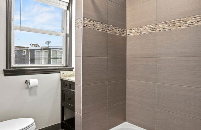 Spacious Sunny Shaw 1BR 1BA Apartment - Photo 16