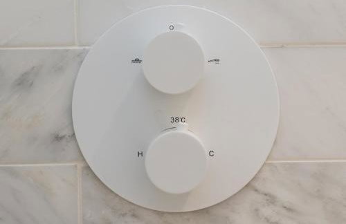 Chic & Cozy Flat in SW London, Perfect Location! - Pass the Keys - Foto 25