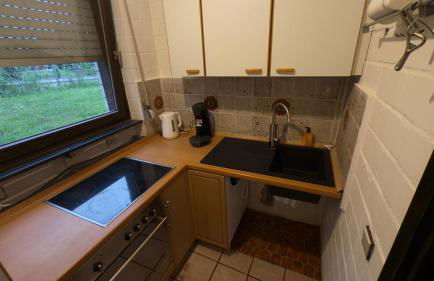 Cozy Garden Apartment near Train Station & Nature - Foto 9