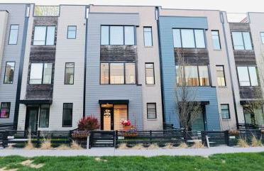 Modern Townhome Near Downtown walk to CWS! - Foto 1