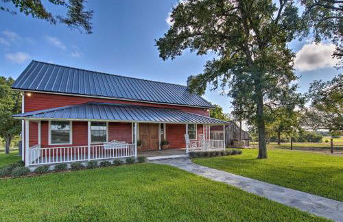 Peaceful Schulenburg Farmhouse with Fire Pit and Games - Foto 27