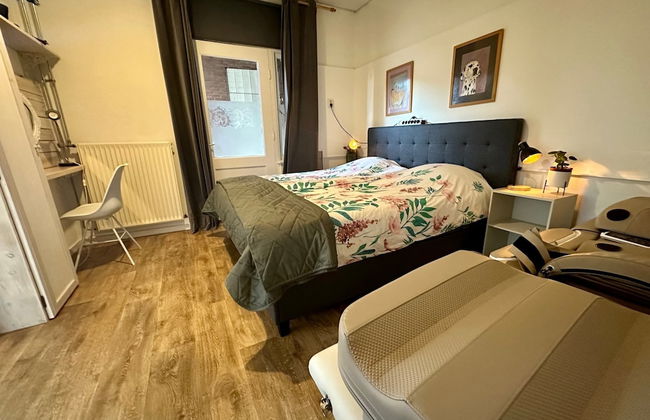 Apartment in the Fortified With Private Garden - Photo 9