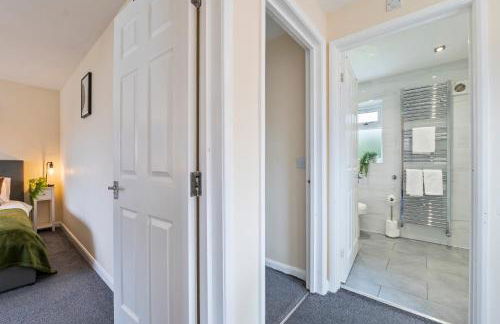 Spacious 3-Bed Home with Driveway Parking - Gloucester - Foto 16