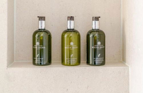 Modern Sea View Villa, Heated Pool,Rooftop Jacuzzi Outdoor Kitchen 12min faro Airport - Foto 12