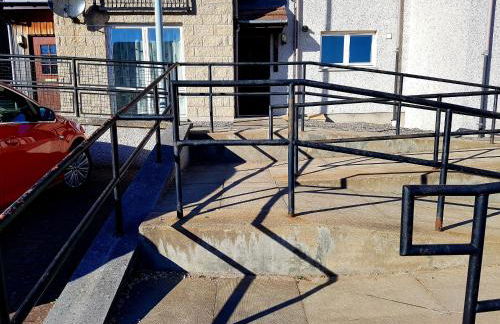 Hill View 2 bedroom free parking - Photo 30