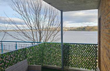 Spacious Riverfront Apartment - Foto 1