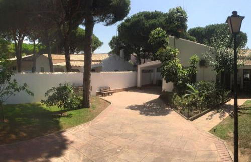 Villa Verde con Piscina a 800m de la Playa by Chiclana Dreams - Foto 32