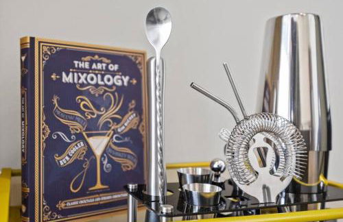 Stunning Downtown Apartment with Pool, Laundry, Parking - Foto 16