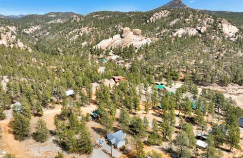 Timeless Pineview Cottage Hot Tub & Pet Friendly - Photo 45