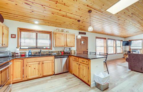 Strawberry Hideaway in the Pines with Hot Tub! - Foto 9