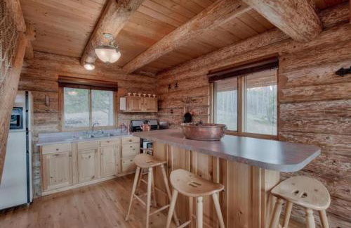 Cozy Log Cabin Loft Hot Tub on 5 wooded acres - Foto 13