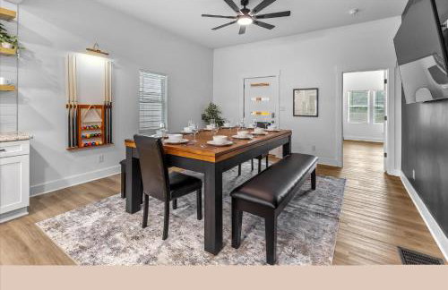 Farm House DT Indy with Pool Table - Photo 10