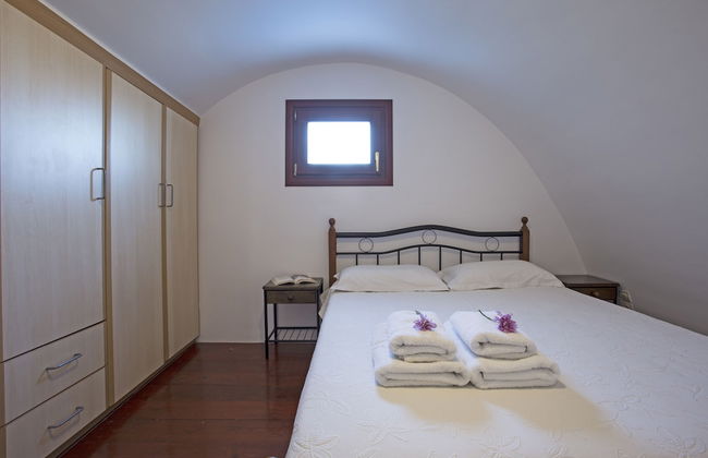 Birds Villa Apartments with Heated Pool - Including Car and Breakfast - Photo 14