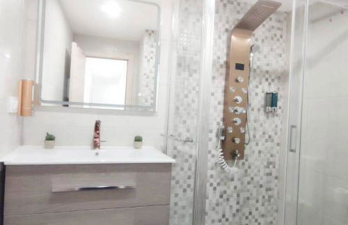 - LUJO - Parking, Maquina Arcade, Wifi y Netflix - Foto 10