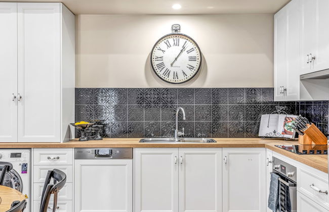 Grandview Accommodation - The Elm Tree Apartments - Photo 15