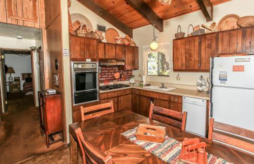 Gallagher's West - Pine surrounded deck and barbecue! Bumper Pool and Wet bar! Darts! - Foto 8