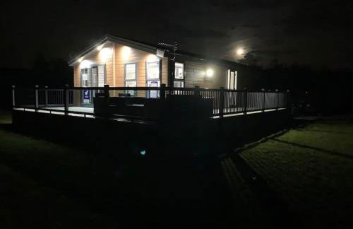 Bay Tree Lodge: Lakeside lodge w/hot tub & cinema surround sound - Foto 24