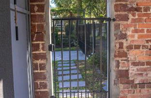 Urban Oasis - A Newly Renovated 4BR Dream - Foto 28