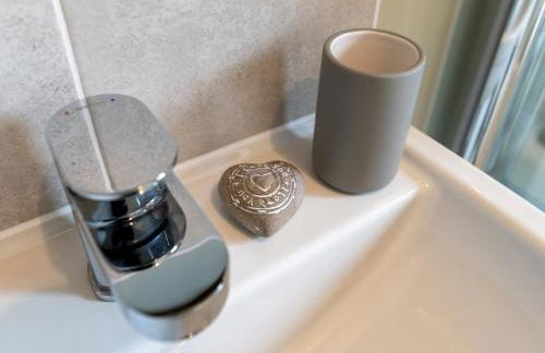 Contemporary 2 bedroom home - Pass the Keys - Photo 21