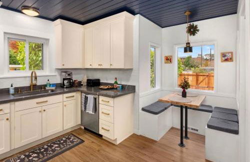 Alki Beach Bungalow • Walk to Beach & Dining - Foto 4