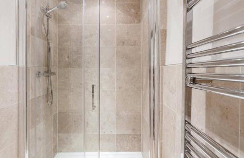 Luxury Farmhouse Retreat with Private Hot Tub & EV - Foto 20