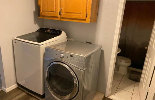 Cozy house with large free parking on premises - Foto 8