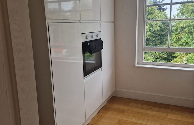 NEW! Grimsby Central, Spacious, 2 Bedrooms - Photo 18