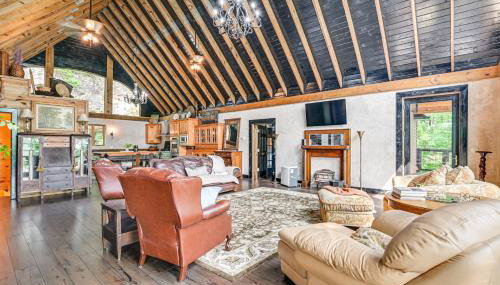 Upscale Getaway on Smith Lake with Boat Dock - Foto 4