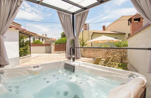 Holiday Home Giovanni Vabriga with private Jacuzzi - Foto 1