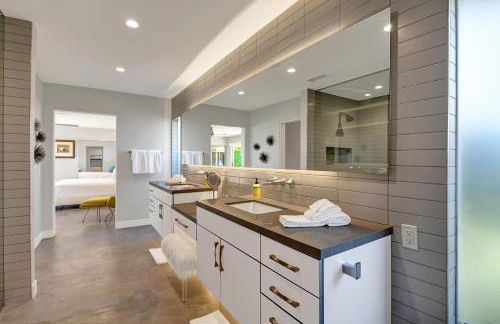 Ultra-Luxury- Resort Style Private Compound-Close to Everything- 3BD/2.5BA - Foto 23