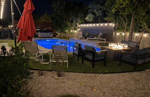 Luxury Scottsdale Retreat with Heated Pool, Hot Tub, Fire Pit & Game Room & Sleeps 12 - Foto 6