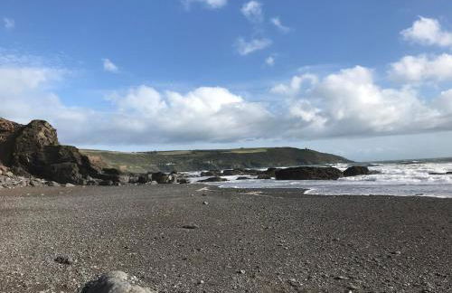 Romantic cliff top chalet at Whitsand Bay beach - Photo 40