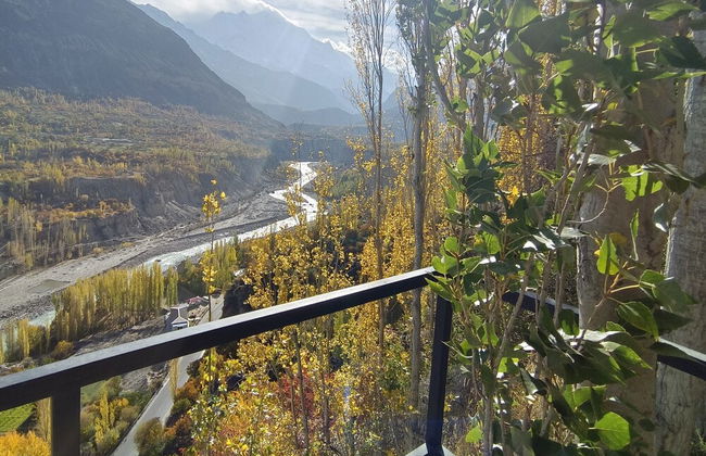 Stunning Cliff-edge 2-bedroom Chalet in Karimabad - Photo 22