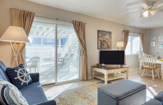 Steps to Beach w/ Patio+deck Foosball Happy Bottom Beach House by Avantstay - Foto 17