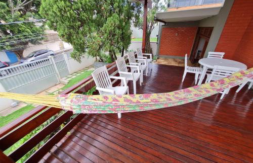 Casa Super Agradável, 250 metros da praia da Areia Preta, cinco quartos com ar, wifi, garagem, completa - Foto 12