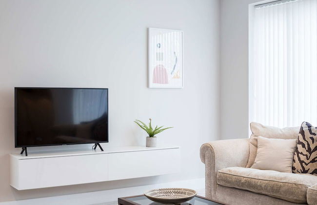 Stylish new Home With Parking - King Beds Garden - Foto 63