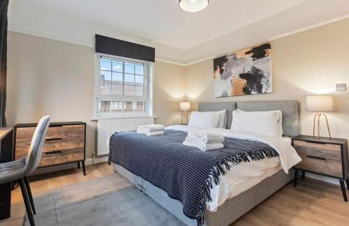 Modern 4 Bed house Ideal for Groups, Contractors near City Airport & O2 Arena, free parking & Wifi included - Foto 26