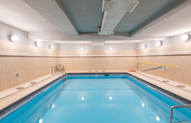 Raven's Nest - Luxury Pet Friendly Condo w/ Private Hot Tub & Mountain Views - Foto 12